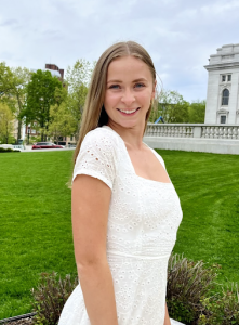 Headshot of Erin Anderson.