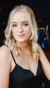 Headshot of Lyric Simonian-Holiday.