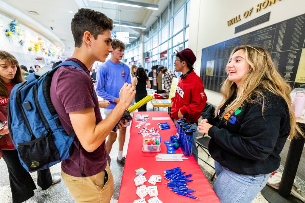 Kenaf Sarlioglu, a first-year biomedical engineering major, talks with Meriah Abendroth from StudentPrint during the Fall Student Organization Fair at the Kohl Center