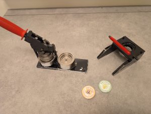 Circle cutter and button press for 2.25" buttons