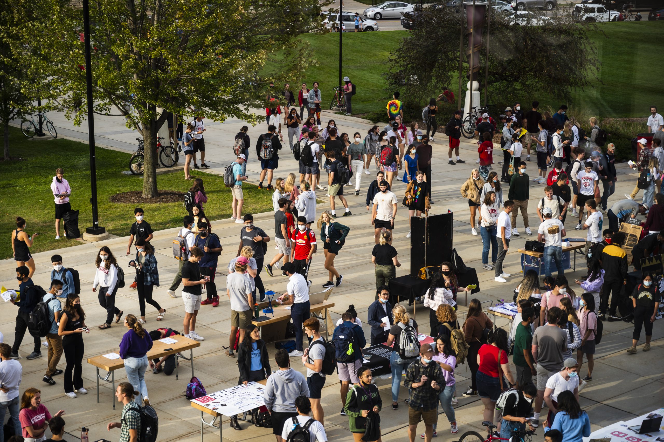 A crowd of students visiting RSO representatives at outdoor tables with various table displays.