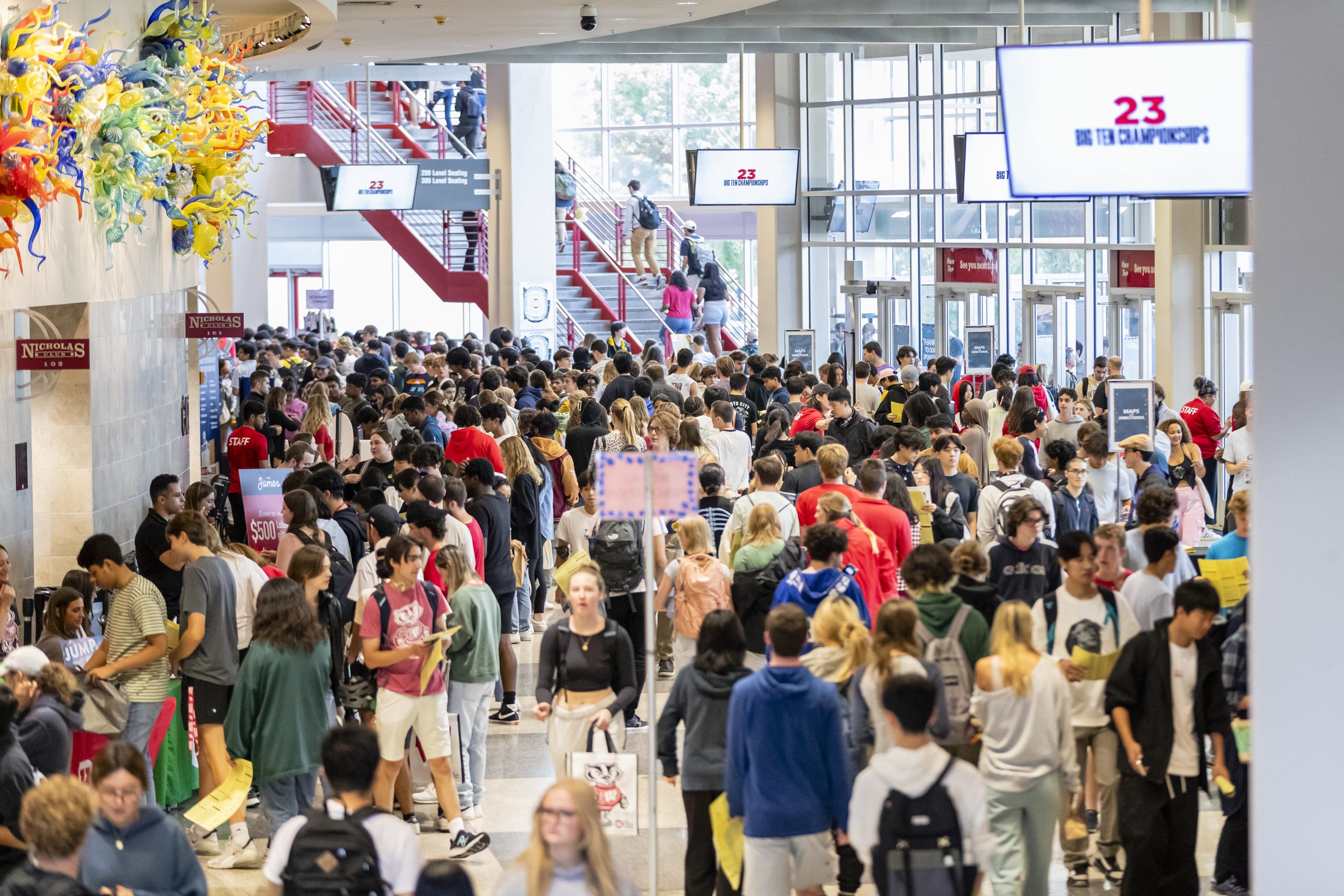 Crowded room with students at the Student Organization Fair